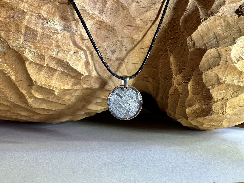 Aletai Meteorite necklace cicrle